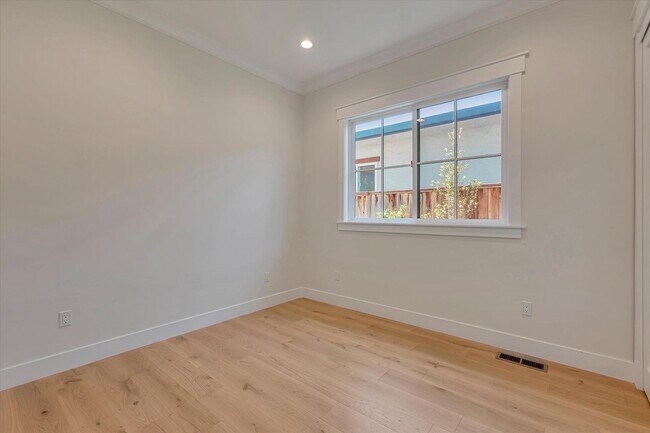 Building Photo - Newer High-Tech Home | Top Schools | Great...