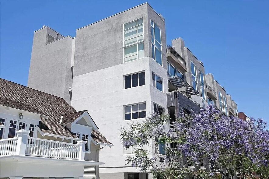 Building Photo - 1642 7th Ave