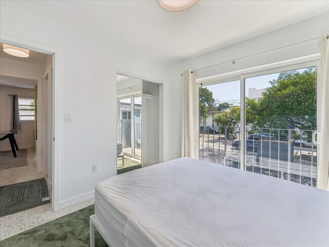 Building Photo - 421 SW 9th St