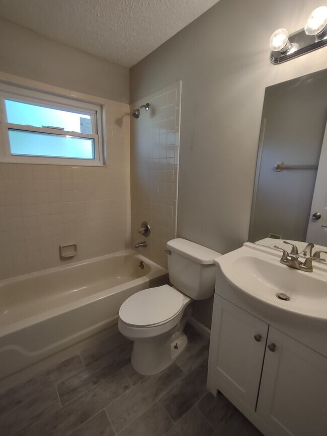 Building Photo - Indian Trails 3 Bedroom 2 Bath!