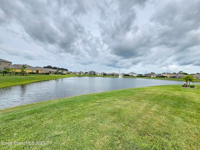 Building Photo - 445 Sorrento Dr