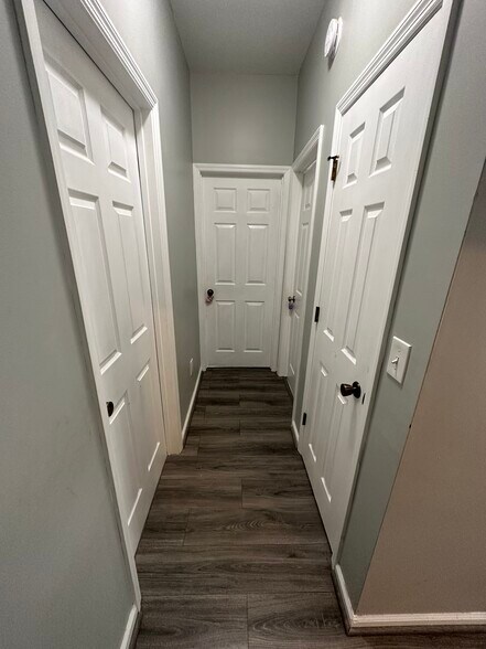 Hallway to Guest rooms, restroom, and closet - 121 Candleberry Cir
