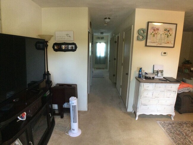 Building Photo - Blacksburg, 3 BR / 2.5 BA, Available September 19th