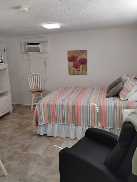 All linens inlcuded - 706 Walston Ave