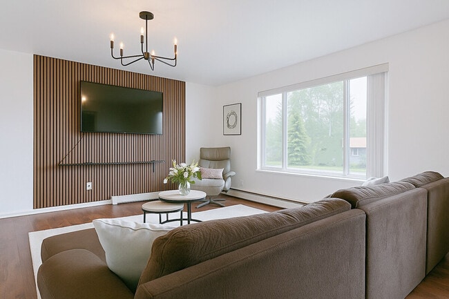 Primary Photo - 3300 Chaparral Cir