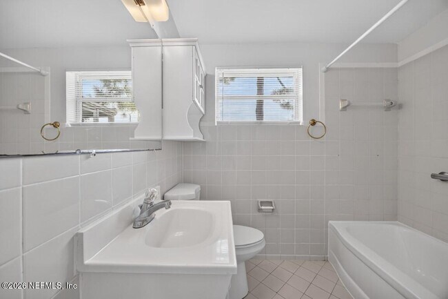 Building Photo - 87 Saratoga Cir S