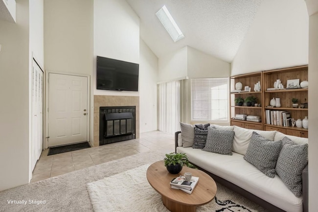 Building Photo - Large One Bed plus Office Condo