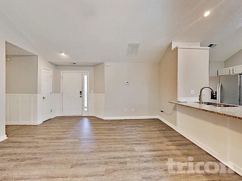 Building Photo - 312 Reisling Dr