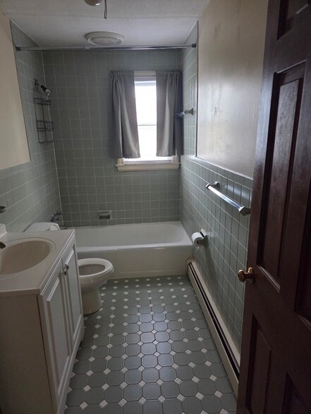 Building Photo - 76 William St