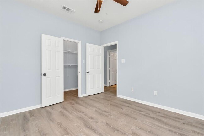 Building Photo - 19 Long Springs Pl