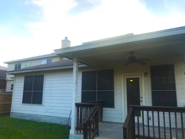 Building Photo - Alamo Ranch Beauty with Five Bedrooms