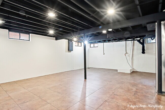 Building Photo - 1219 Brentwood Dr