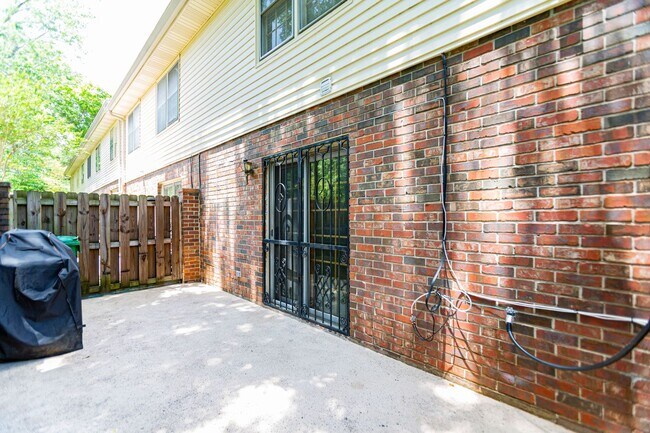 Building Photo - 2bd Townhome in the Heart of Tucker
