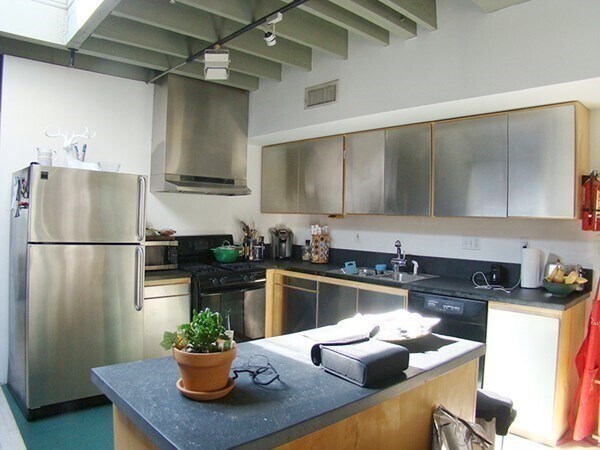 Building Photo - 23 Stanhope St