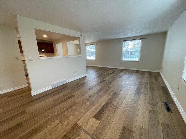Building Photo - Updated 3BD/2.5BA Westminster Home