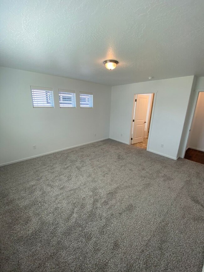 Building Photo - Stunning 3 Bed 2 Bath Rancher in Spokane V...