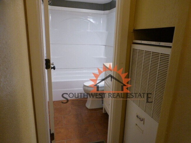 Building Photo - Country home with 3 bedroom 2 bathrooms