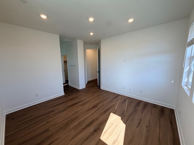 Building Photo - 470 Caliper Wy