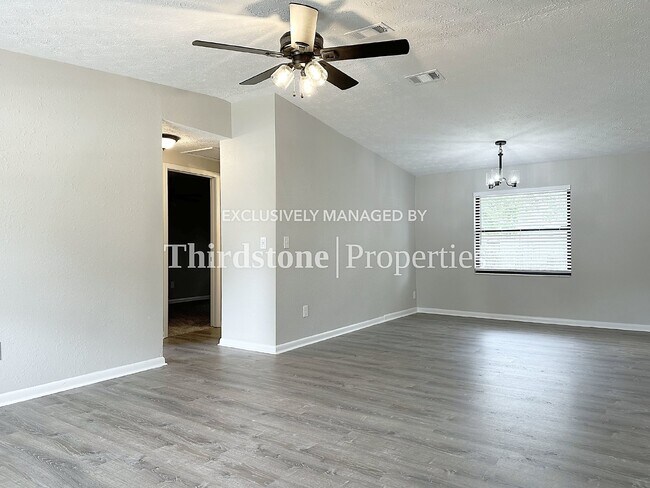 Building Photo - 10833 Liscard Rd S