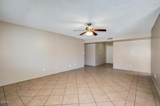 Building Photo - 10640 N 66th Ave