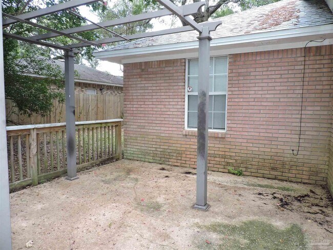 Building Photo - 7663 Charter Oaks Dr