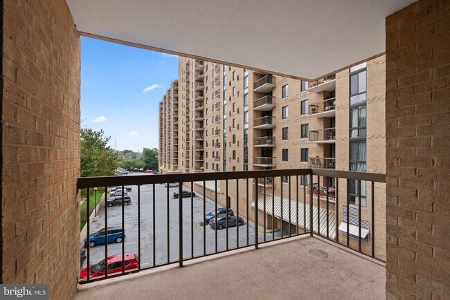 Building Photo - 4500 S Four Mile Run Dr