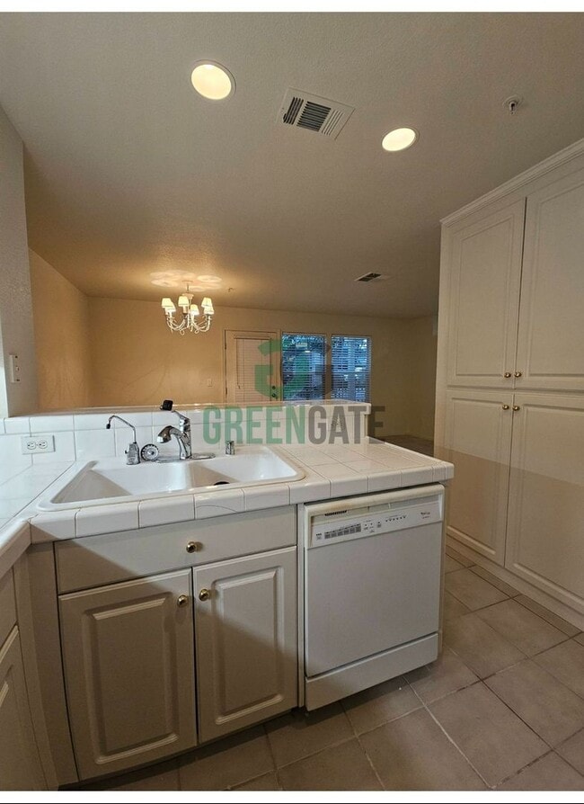 Building Photo - Charming 3 Bedroom 2 Bath Condo in TRACY! ...
