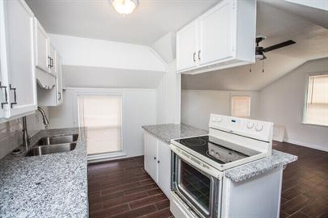 Building Photo - 1602 Avenue X