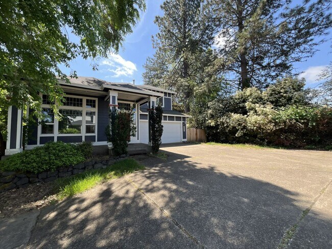 Building Photo - Beautiful 5BD/3BA Home with Soaking Tub, Island Kitchen & Attached 2-Car Garage