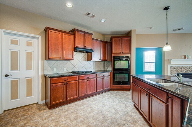 Building Photo - 4814 Mint Trails