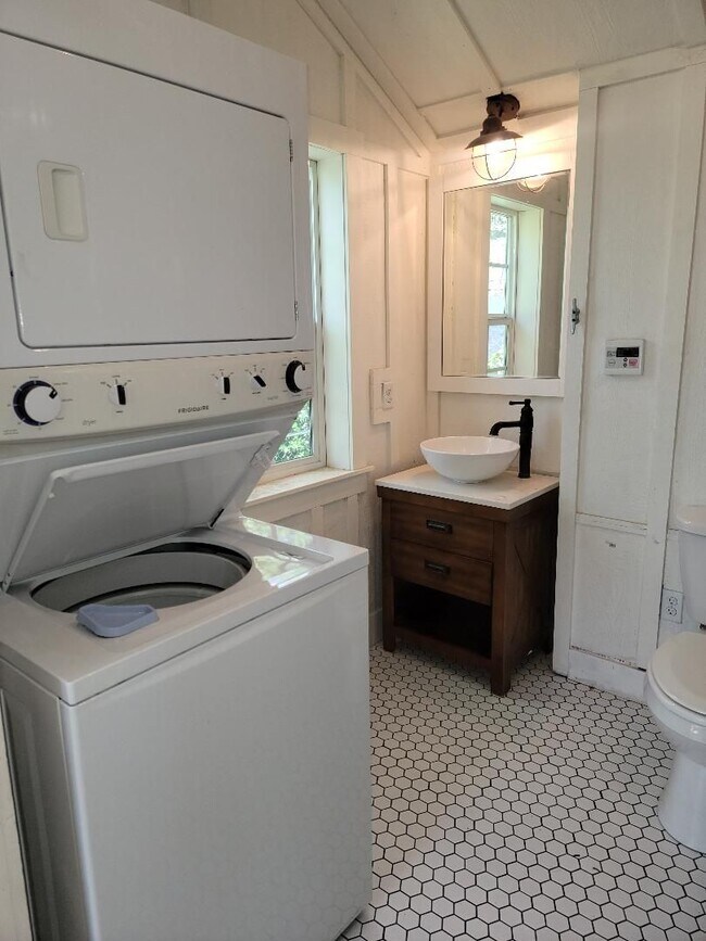 Building Photo - Beautiful Craftsman-style 3 bedroom, 2 bath home (1632 sq ft)  near Lake Steilacoom PLUS studio c...