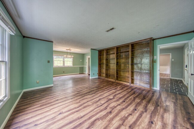 Building Photo - 105 Newton Ln