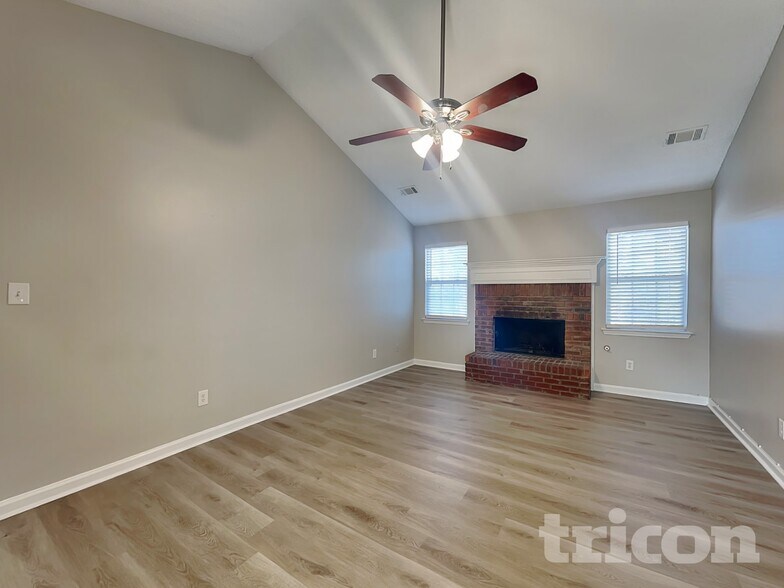 Building Photo - 207 Crystal Ct