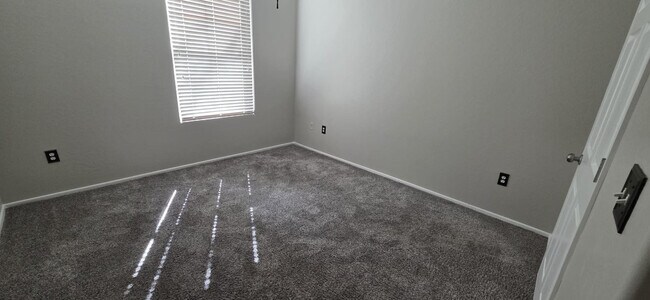 Building Photo - 14575 W Mountain View Blvd