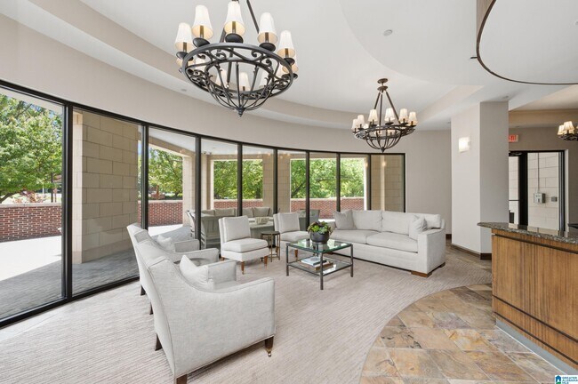 Building Photo - 2600 Highland Ave