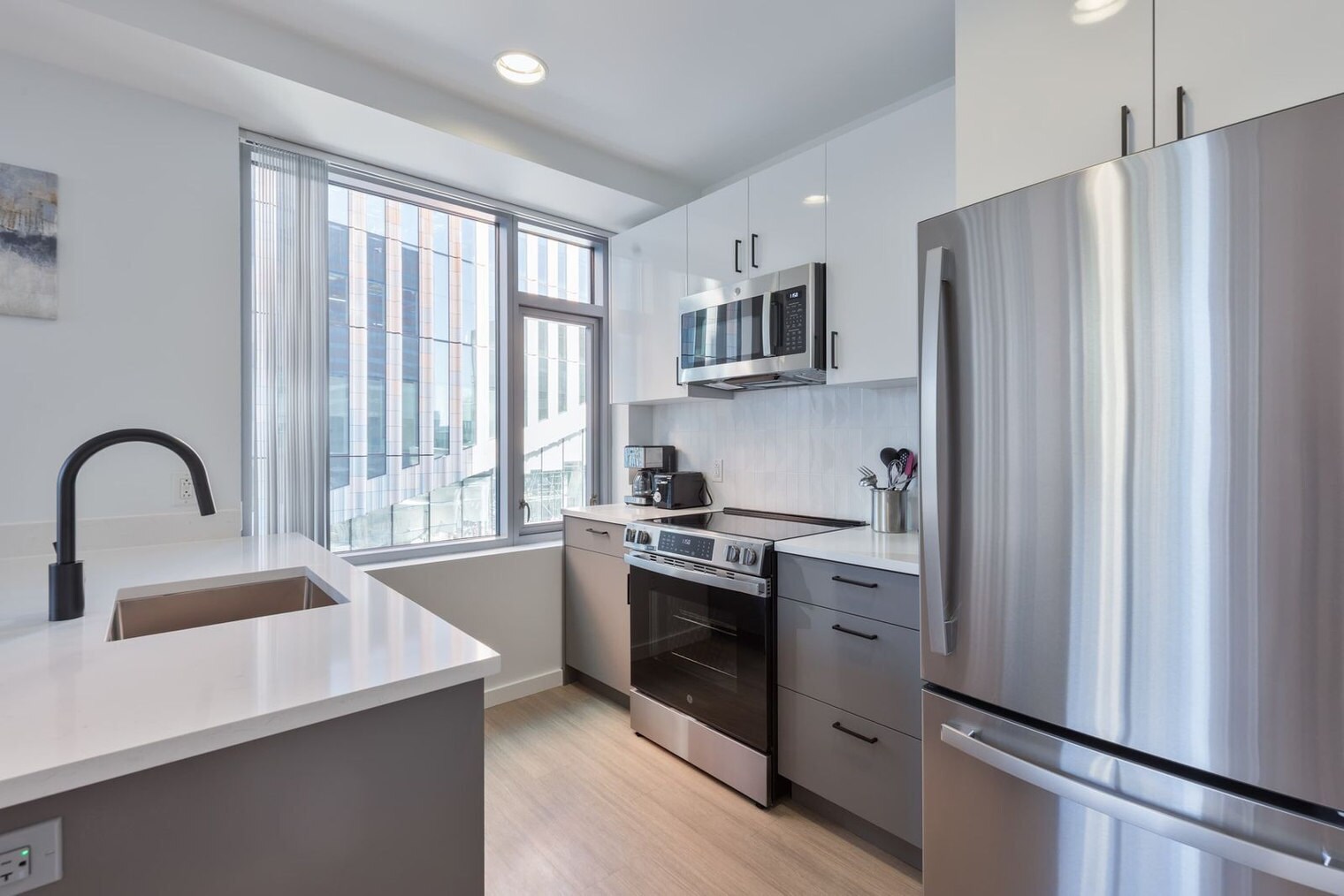 Building Photo - 250 Kendall St