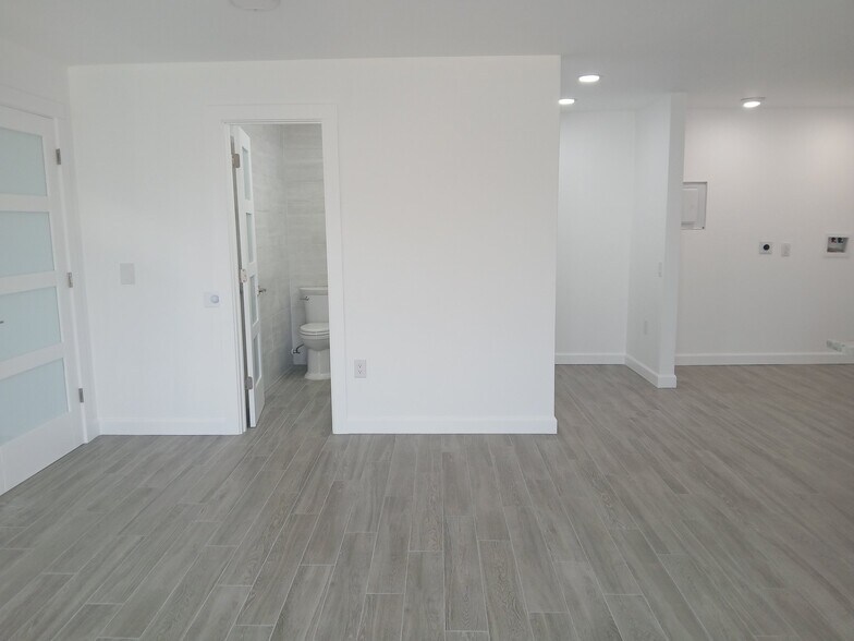 Building Photo - 309 Shore Rd