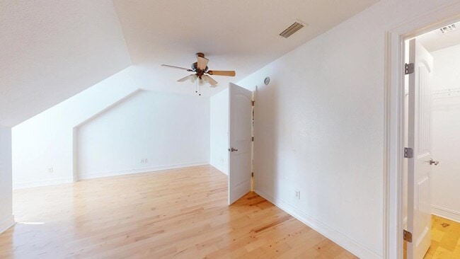 Building Photo - 100 Sweetbriar Lakes Dr