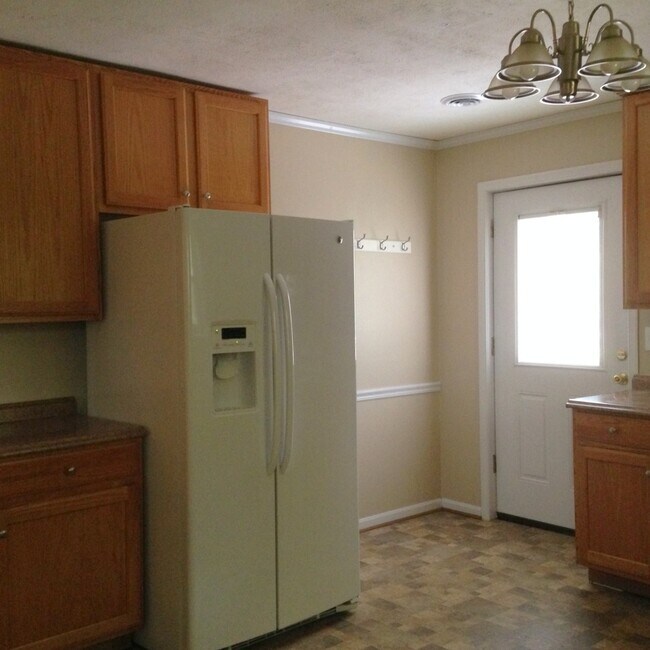 Building Photo - Sparkling Rambler in Park-like Setting on 10 Acres