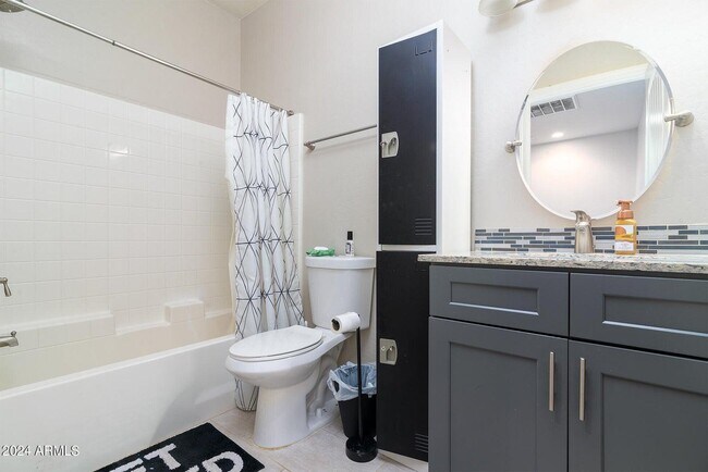 Building Photo - 1406 W Main St