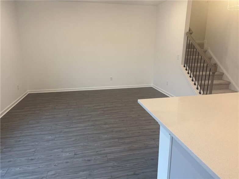 Building Photo - 6204 Kenbrook Dr