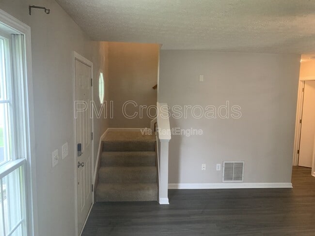Building Photo - 8620 Olenbrook Dr