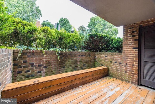 Building Photo - 7905 Dassett Ct