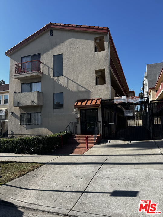 Building Photo - 221 N New Hampshire Ave