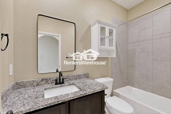 Building Photo - MOVE IN READY COMPLETELY UPDATED - 3BED/2B...