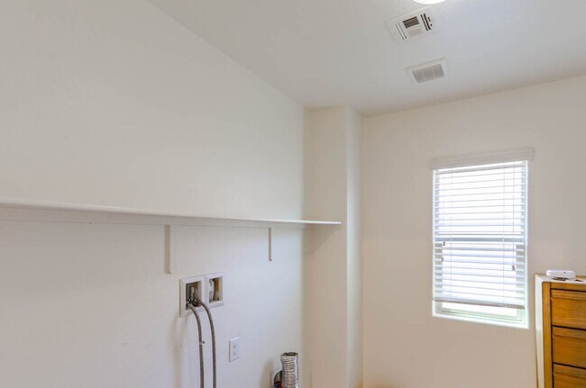 Building Photo - Nicely Upgraded Mountains Edge Gated Commu...