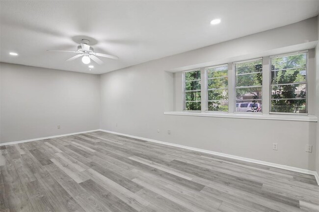 Building Photo - 10831 Sugar Hill Dr