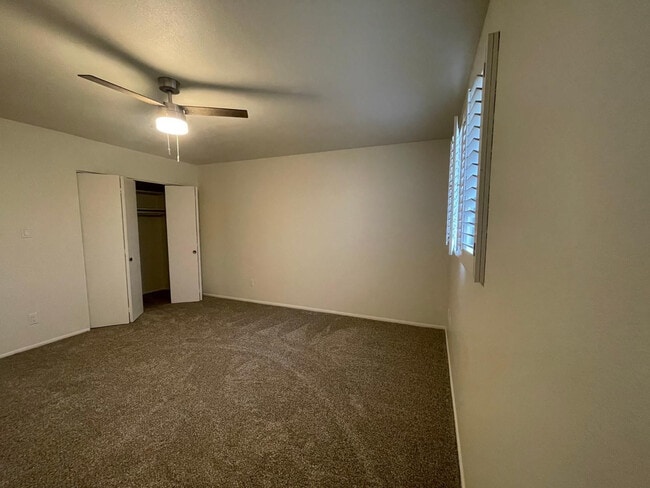 Building Photo - 531 E Laguna Dr