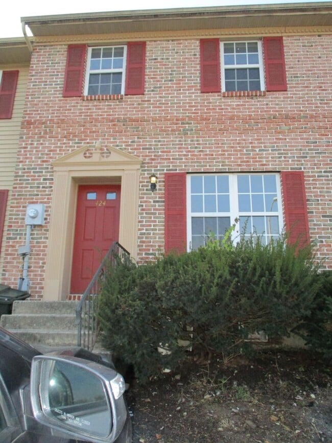 Primary Photo - 3BR Townhome in Northampton School District