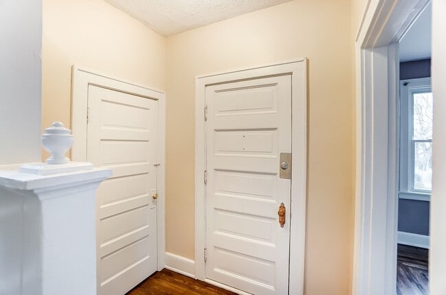 Building Photo - Westwood - Charming 3+ bed 1 bath home freshly updated